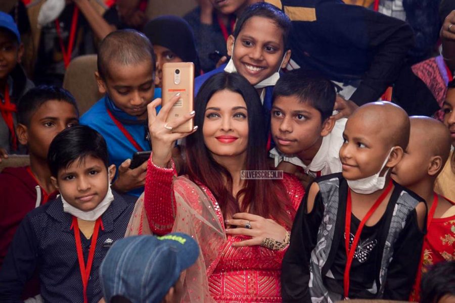 Aishwarya Rai Bachchan Celebrates Christmas With Cancer Affected Children