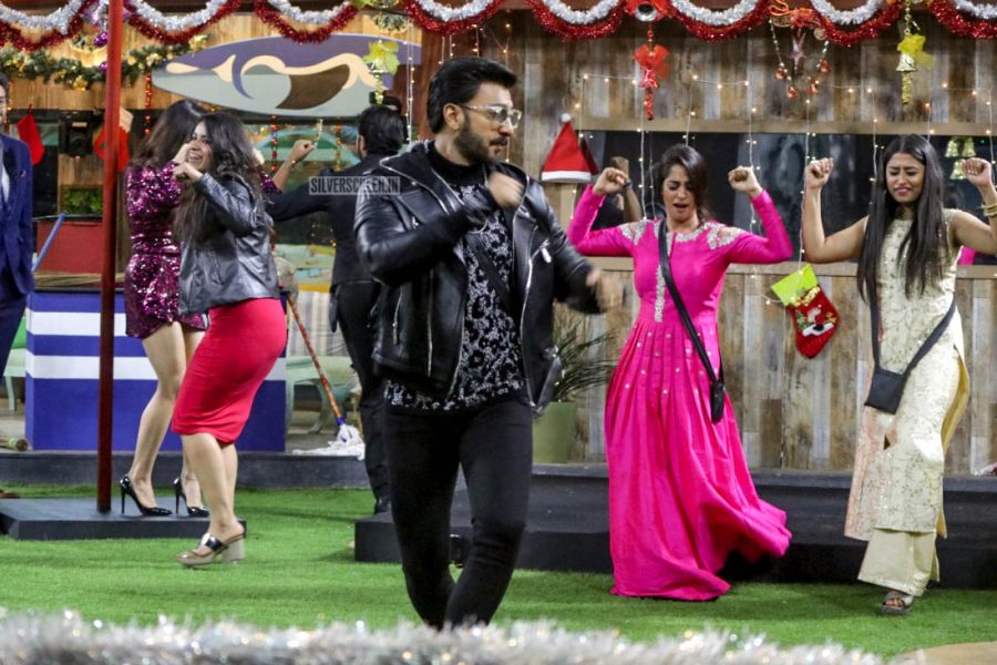 Ranveer Singh Promotes 'Simmba' On The Sets Of Bigg Boss 12