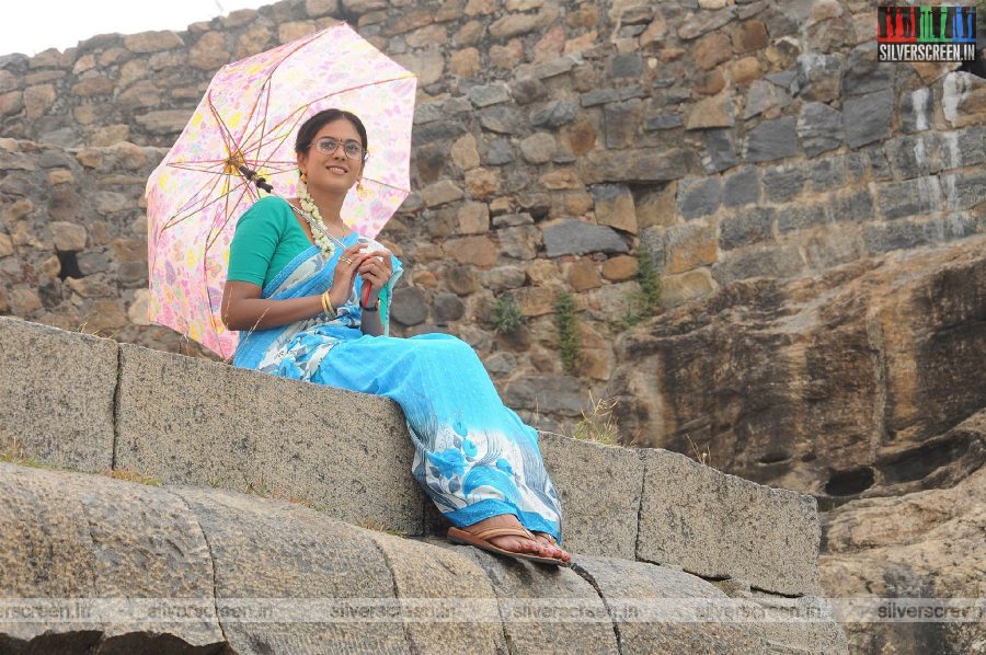 Kadhal Munnetra Kazhagam Movie Stills Starring Chandini Tamilarasan