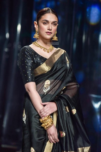 Aditi Rao Hydari Walks The Ramp At The ‘Delhi Fashion Week 2019 – Day 4’