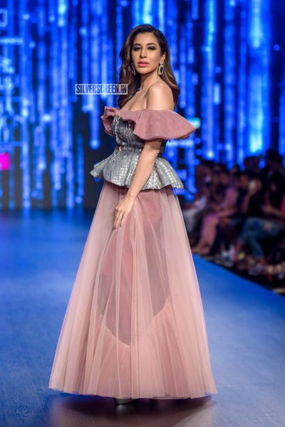 Sophie Choudry Walks The Ramp At The ‘Delhi Fashion Week 2019 – Day 3’
