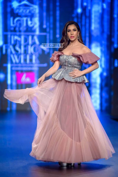 Sophie Choudry Walks The Ramp At The ‘Delhi Fashion Week 2019 – Day 3’