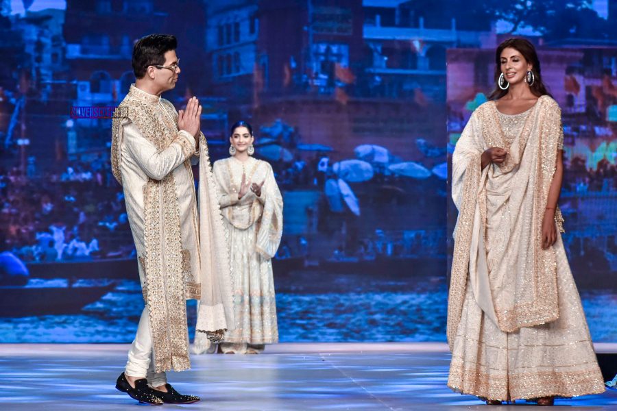 Karan Johar, Shweta Bachchan Walks The Ramp For Abu Jani And Sandeep Khosla