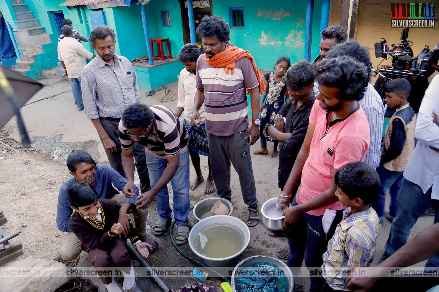 Akka Kuruvi Movie Stills – Silverscreen India