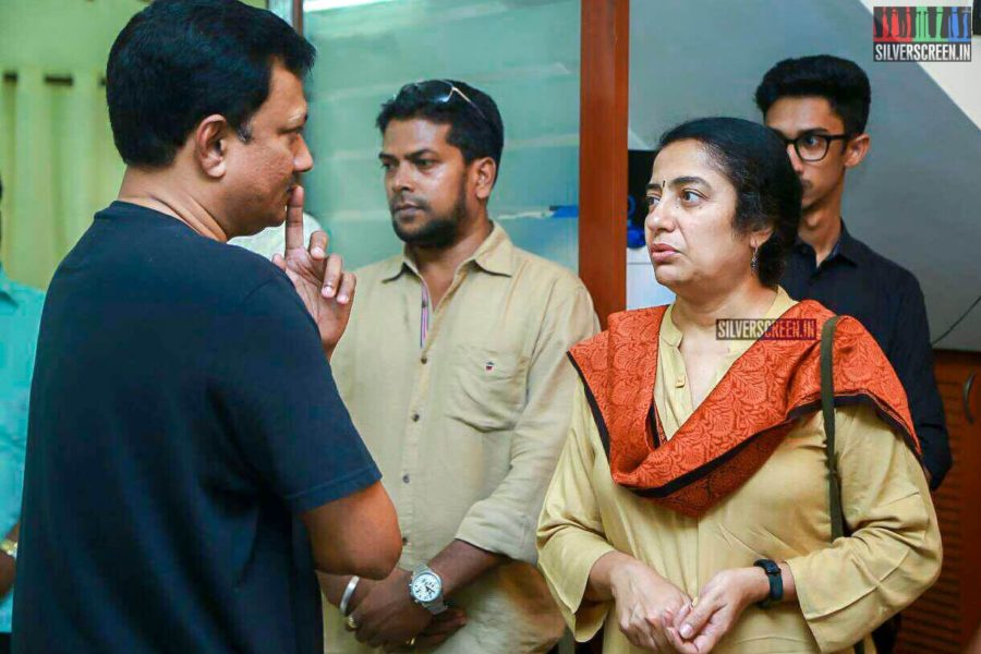 Suhasini Mani Ratnam Pays Respect To Director J Mahendran