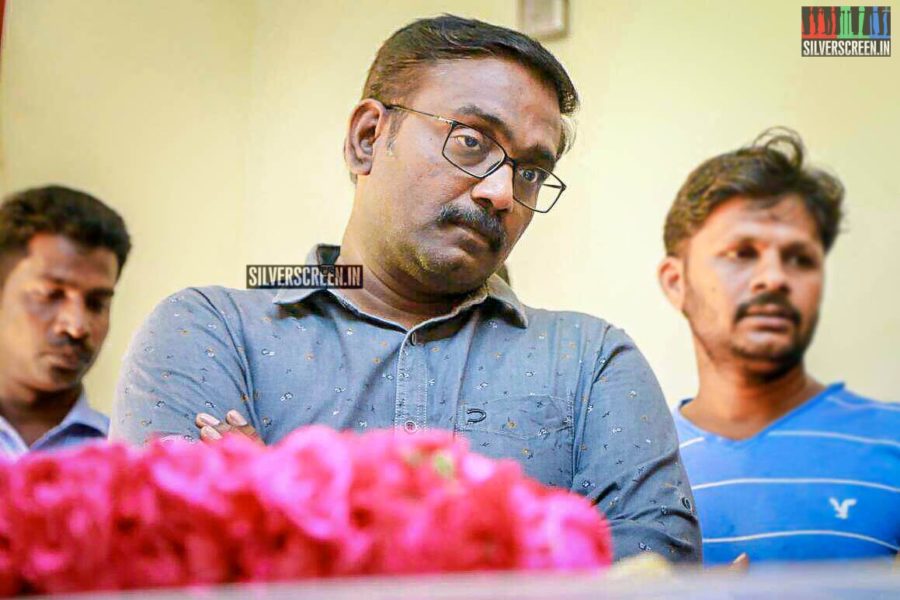 Vasanthabalan Pays Respect To Director J Mahendran