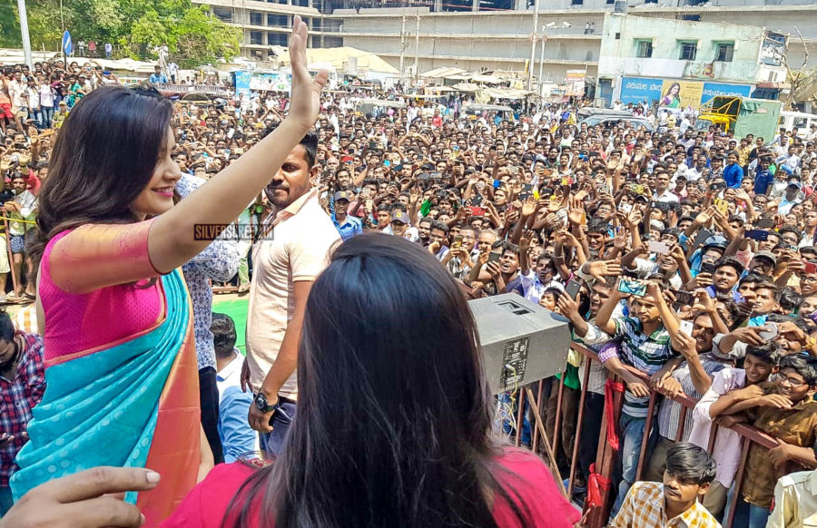 Raashi Khanna At The Inauguration Of A Shopping Mall