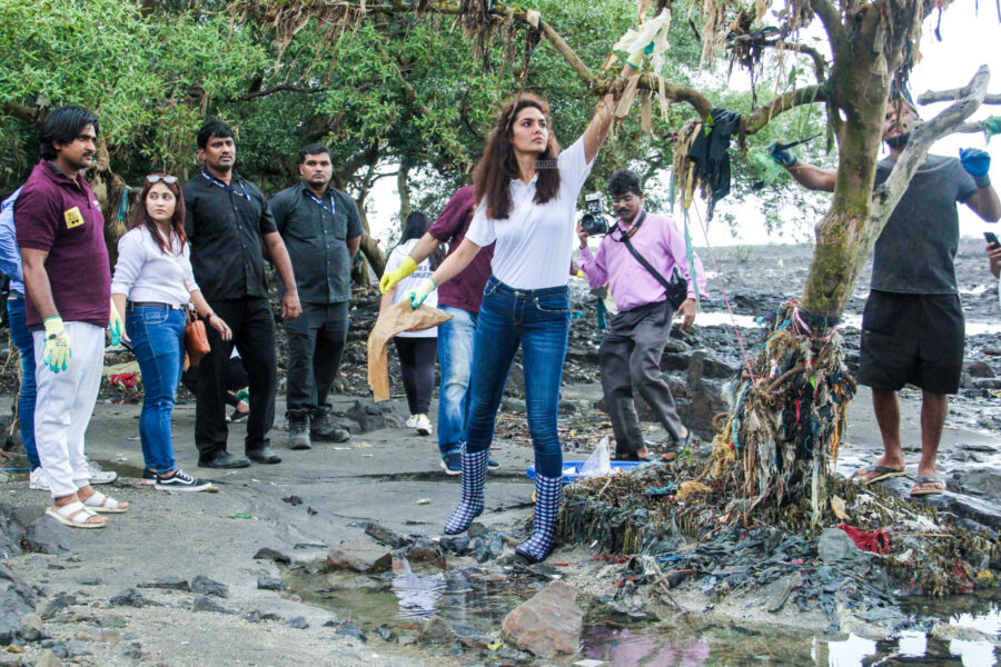 Esha Guta At A Clean Up Campaign In Mumbai