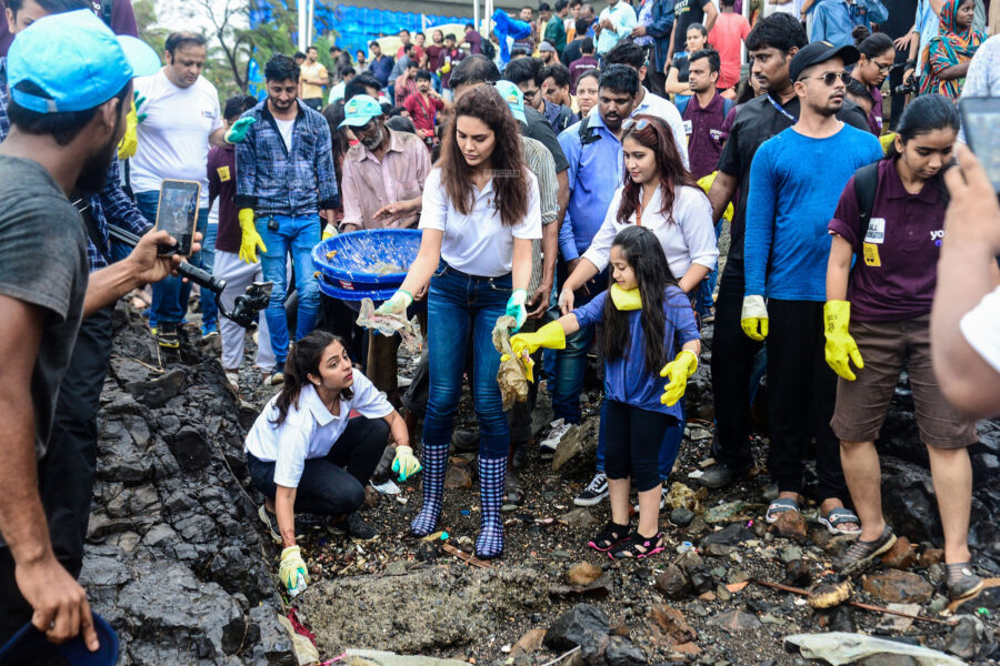 Esha Guta At A Clean Up Campaign In Mumbai