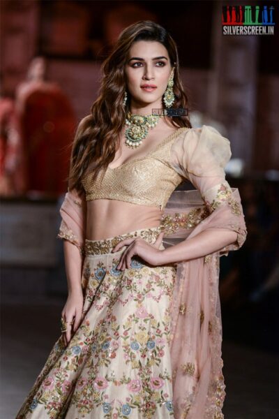 Kriti Sanon Walks The Ramp For Shyamal And Bhumika At India Couture Week