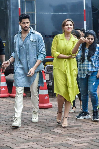 Sidharth Malhotra, Parineeti Chopra promote Jabariya Jodi On The Sets Of Dance India Dance