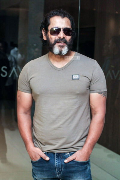 Vikram Promotes 'Mister KK'