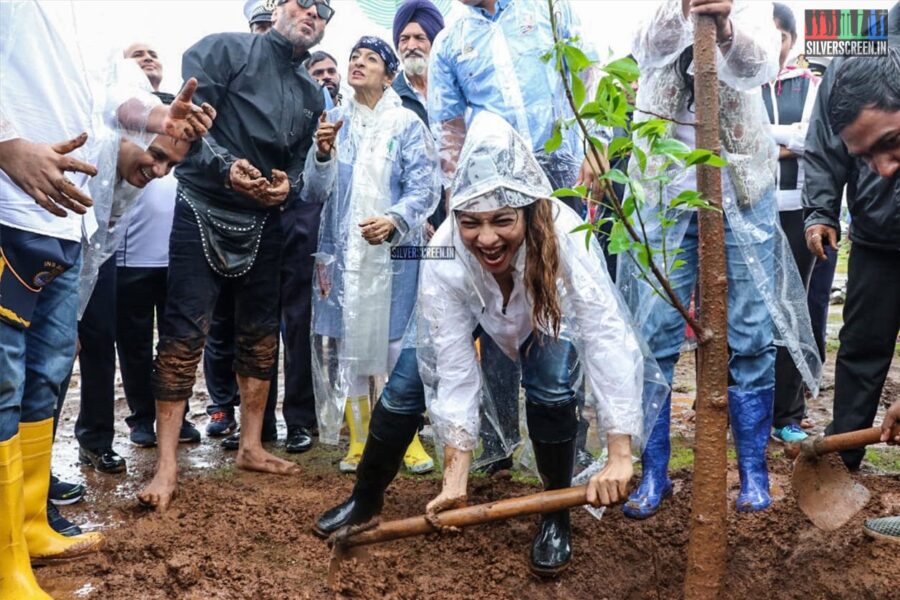 Tanishaa Mukerji, Jackie Shroff At The Earth Renewal Project By Stamp