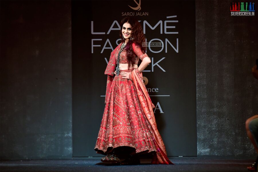 Genelia Walks The Ramp For Saroj Jalan At The Lakme Fashion Week 2019 - Day 5