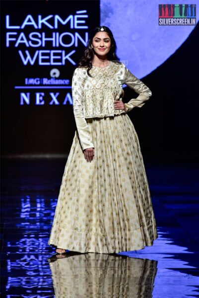 Mrunal Thakur Walks The Ramp For Aavaran Udaipur At The Lakme Fashion Week 2019 - Day 2