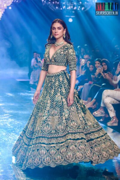 Aditi Rao Hydari Walks The Ramp For Kalki Fashions At The 'Bombay Times Fashion Week 2019'