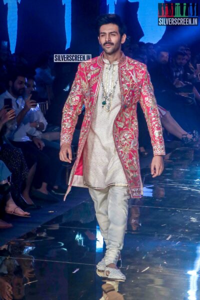 Kartik Aaryan Walks The Ramp For 'Abhu Jani And Sandeep Khosla'