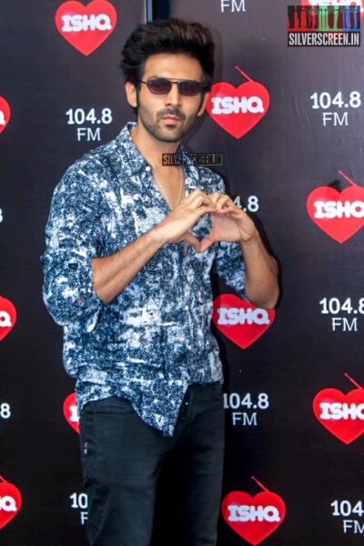 Kartik Aaryan Promotes 'What Women Wants' On The Sets Of Ishq 104.8 FM