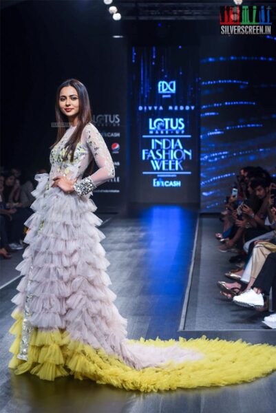 Rakul Preet SIngh Walks The Ramp For Divya Reddy At The Lotus Makeup India Fashion Week