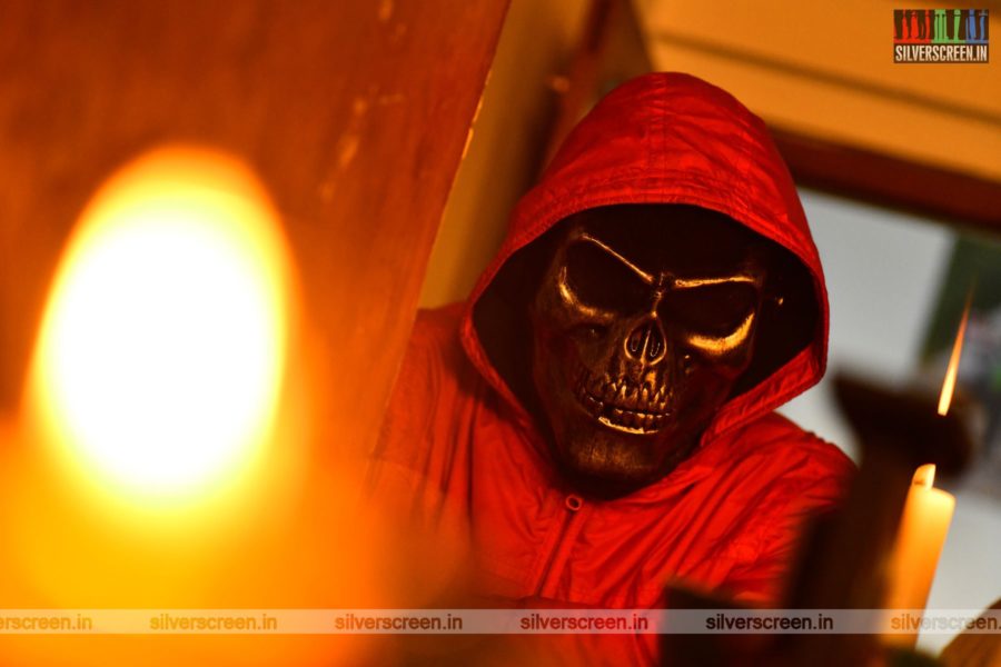 Thadayam Mudhal Adhyayam Movie Stills Starring Linga