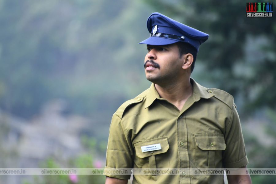 Thadayam Mudhal Adhyayam Movie Stills Starring Linga