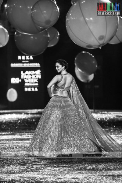 Kiara Advani Walks The Ramp For Manish Malhotra At The Lakme Fashion Week 2021