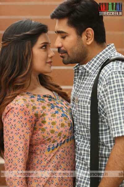 Kodiyil Oruvan Movie Stillls Starring Vijay Antony, Aathmika