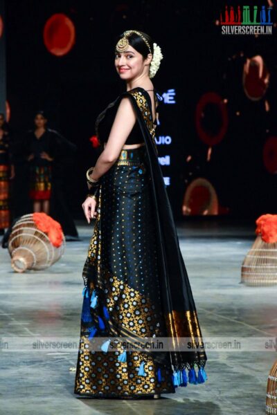 Divya Khosla Kumar walks the ramp for Sanjukta Dutta at the Lakme Fashion Week 2021